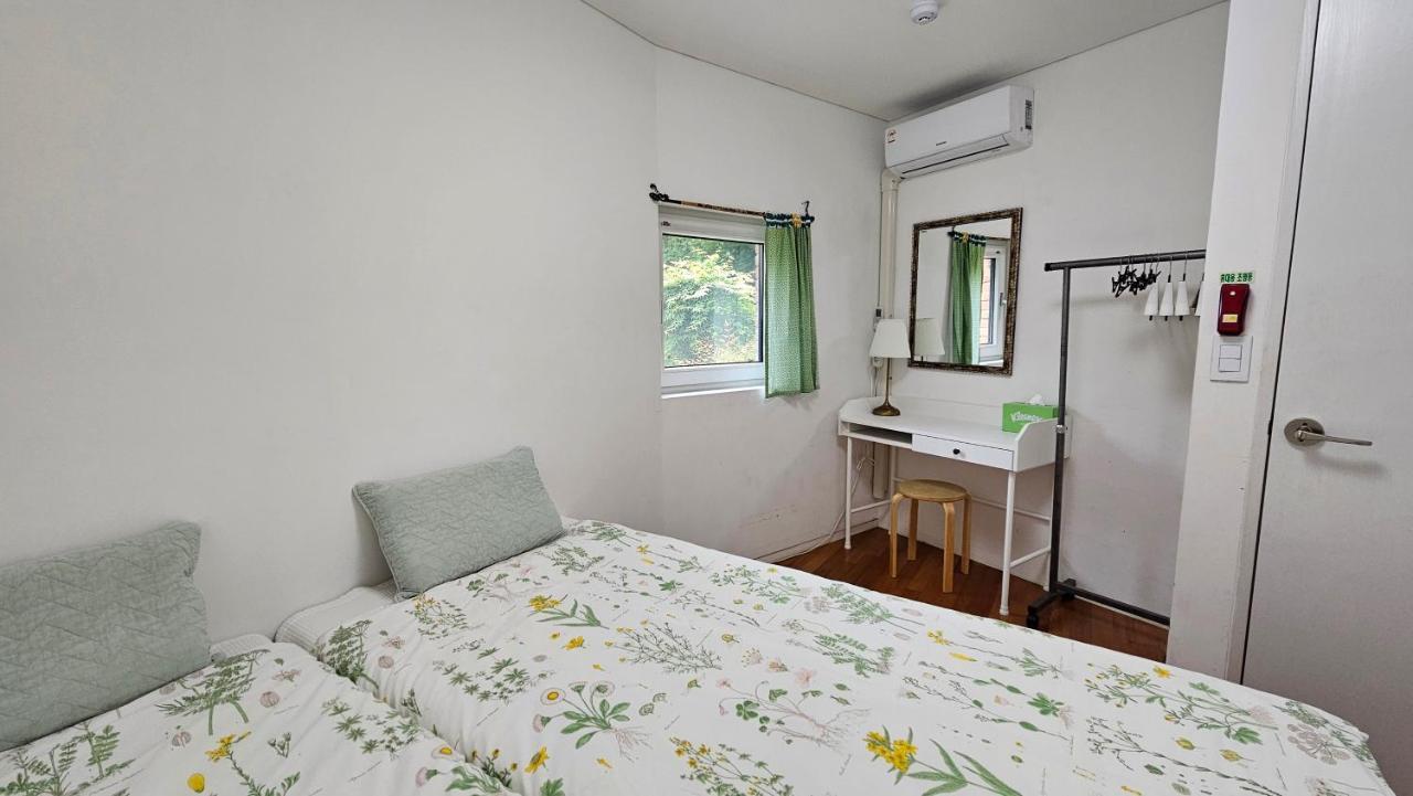 Guesthouse The Kims Сеул Екстер'єр фото